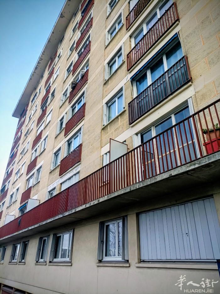 94区vilejuif陈氏商场后面街小区3房1厅72平方帶车位和地窖,中央供暖,