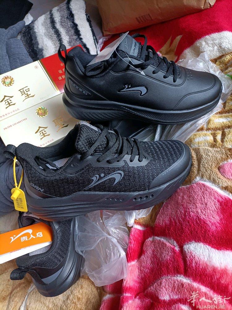 两双全新品牌（贵人鸟）鞋40码、老乡国内刚帮带过来