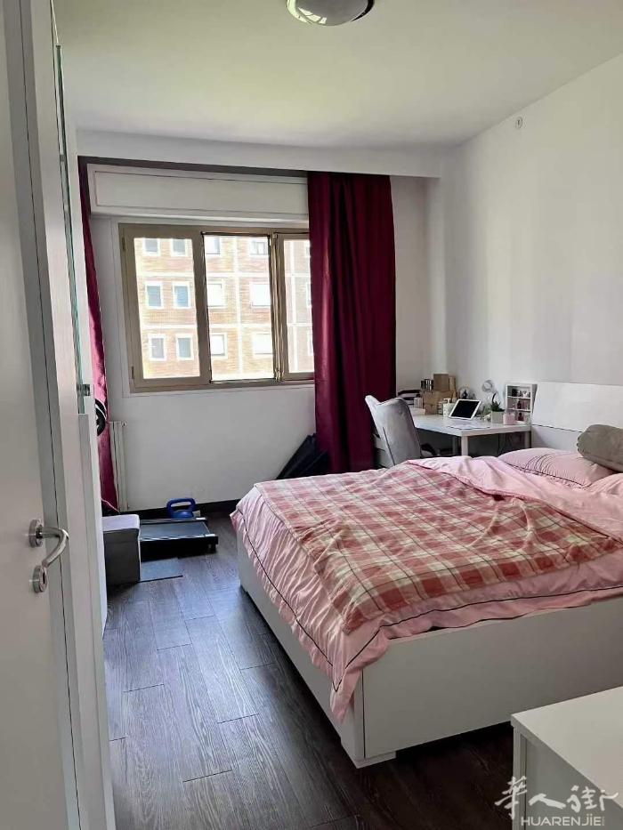 🏠 绿线Abbiategrasso 地铁附近精装单间出租 房型：四室一厅两卫中