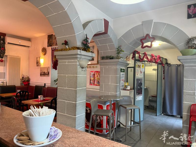 BOLZANO 转让一个50平方的纯小酒吧，价格美丽，仓库大，室外有4张桌子，房
