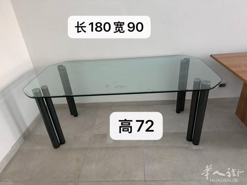 出玻璃桌 价格120€ 加微信barbara2356241919