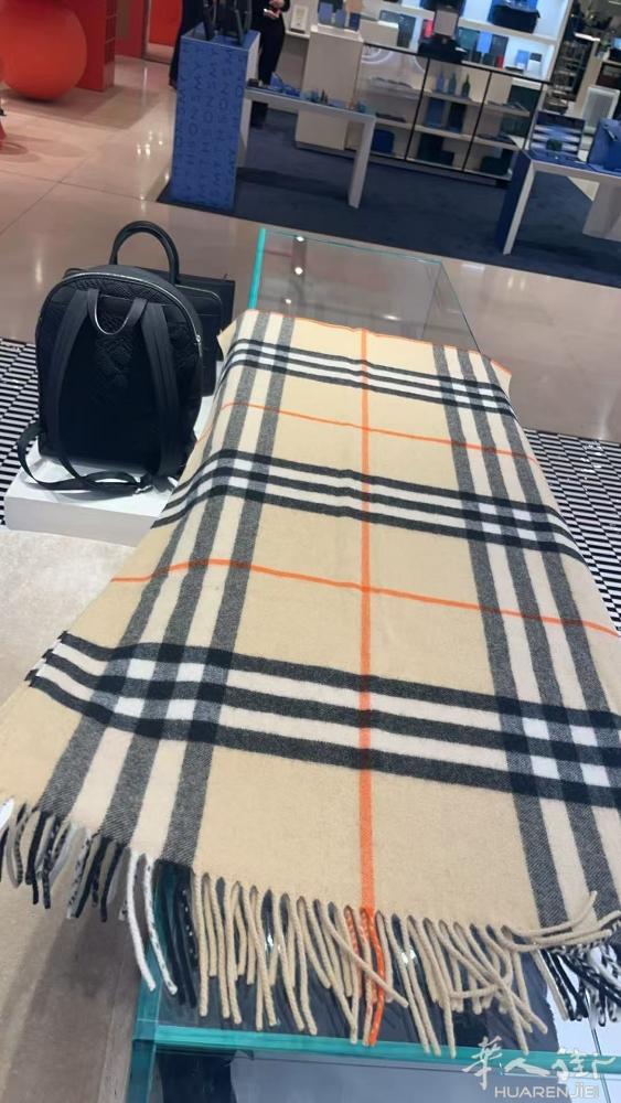 全新Burberry🧣