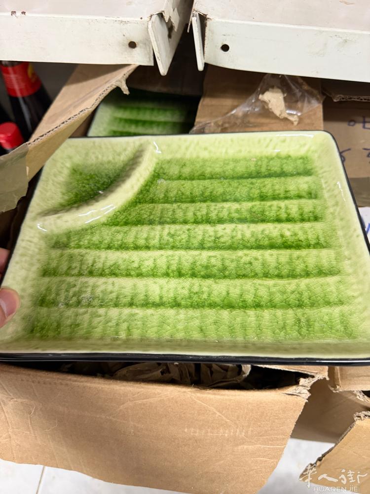 米兰华人街出闲置啦 ！几块钱处理！ 机器更便宜！ 注意 保温桶是全新的， 也按照