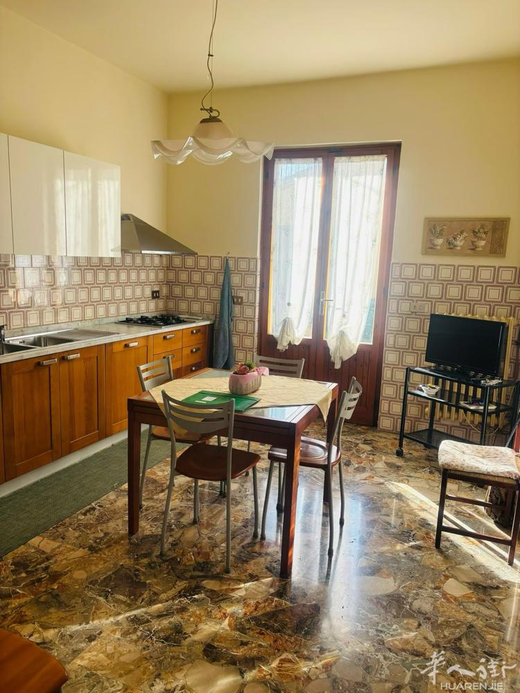 tavola 三面空别墅➕工厂/仓库80平出售，住家240平，5房一厅一厨带阁楼