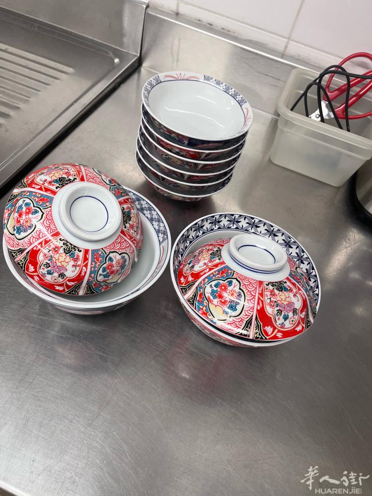 全新的盖饭碗8欧元出让，请电：0651585078