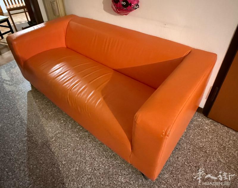 出售沙发 颜色：橘色 	•	尺寸：长 187 cm × 厚 85 cm × 高