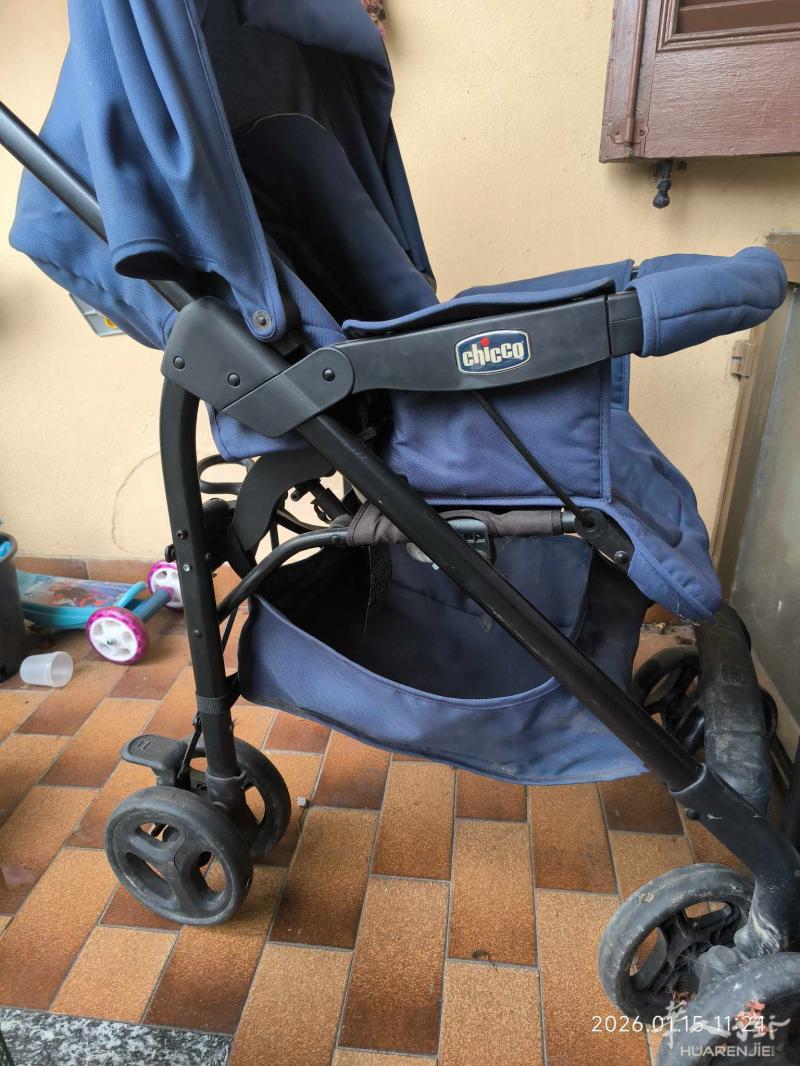 chicco 3合1  成色8成新  已经清洗干净  米兰affori 自取