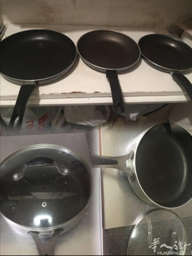 有4个炒菜锅，有一个带盖了，总共12欧，在马德里自