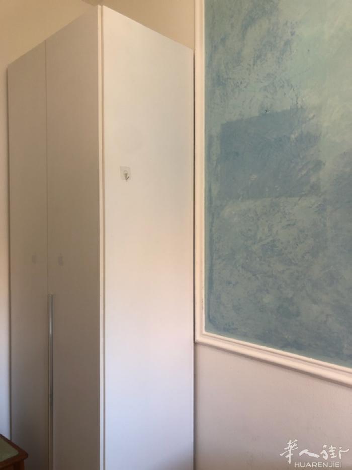 米兰蓝绿线地铁附近，距离华人街也只要4个站地铁，门口14路到duomo15分钟，