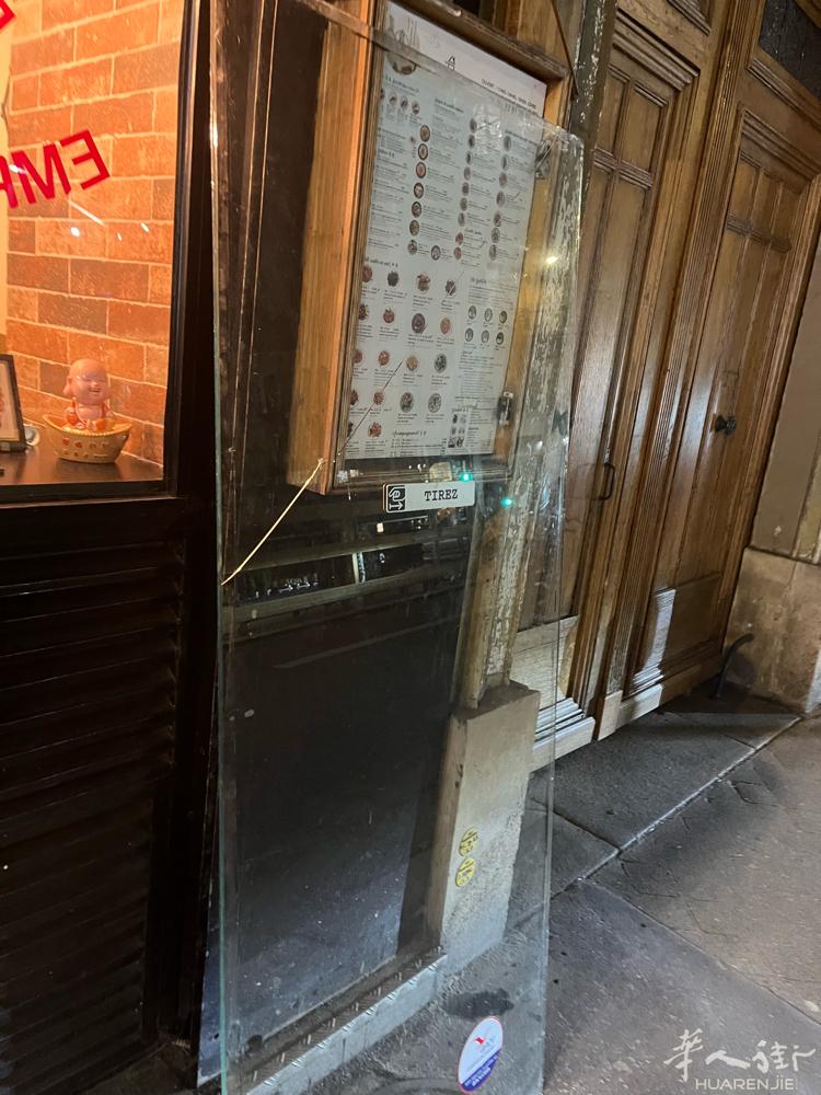 专业维修换新 门 窗 卷帘 锁具 玻璃 玻璃贴膜 雨棚 广告招牌  有需要联系