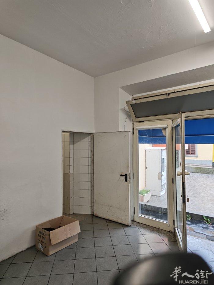 via roma 大街上工厂式店面可以当家庭式工厂或者店面适合各种行业出售