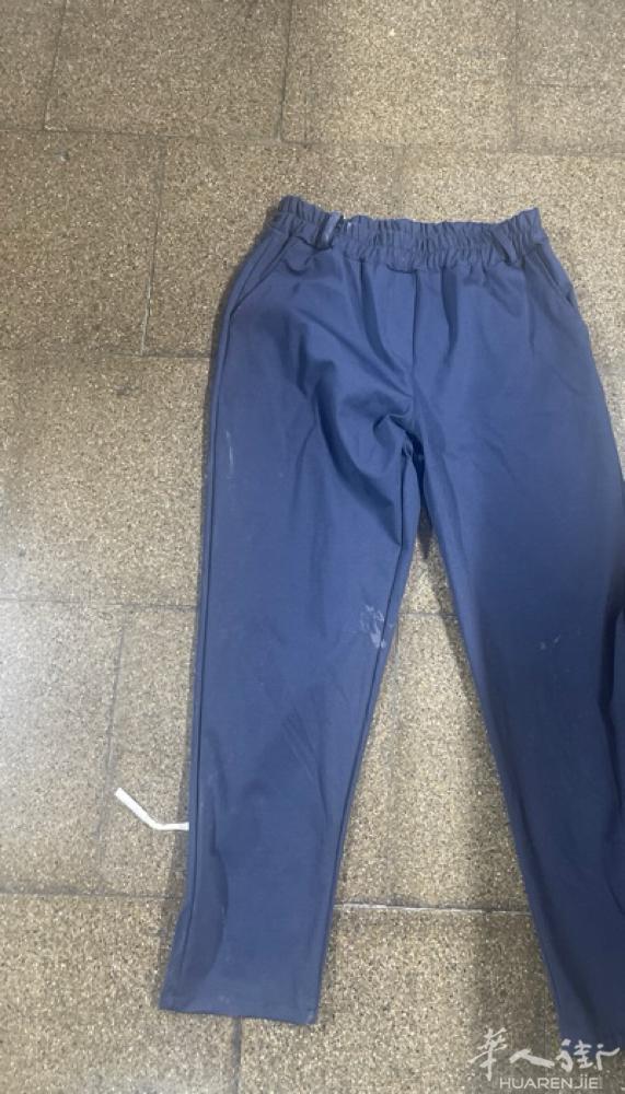 工厂招一对熟练车工师傅：松紧腰头简单裤、出货快、好歉钱、住家单独大房间有暖气、工