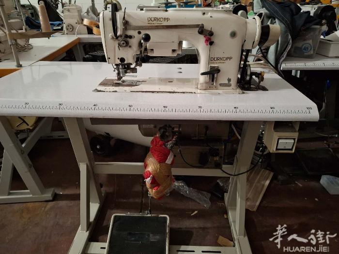 王师傅缝纫机店出售边车边割平车，可以车厚料皮料。联系电话3332662792