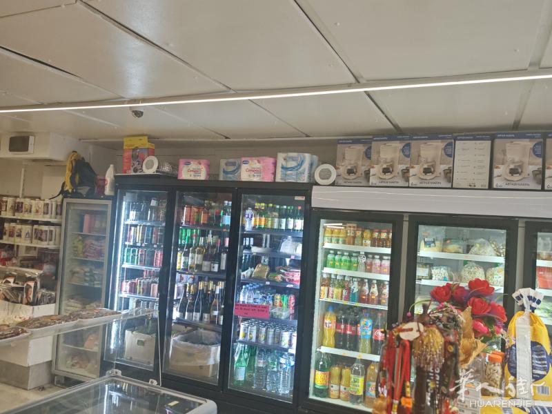 店名：national exotique 类型：便利店 / 食品杂货（亚洲 & 非洲商品）面积：约 70㎡ 店面 + 80㎡ 地下室租约：Bail commercial 3-6-9房租：1900欧每月（不含 charges）设备齐全：货架、冰柜、冷藏柜、收银台等可直接接手经营，无需重新装修优势：社区成熟，回头客多位置稳定，适合夫妻/家庭经营商品结构灵活，可继续做亚洲、非洲产品转让方式：转让 fonds de commerce价格：€10 万欧___（可合理商议）📞 联系方式：__0651