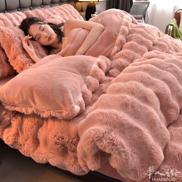 超级好看牛奶绒4件套 200✖️230 剩各一套 需要加微信0749412594