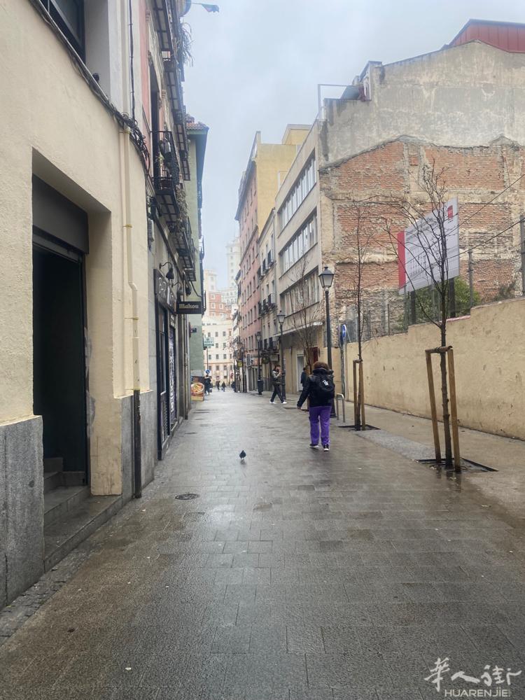 火锅店转让：Plaza España 马德里市中心火锅店转让。本店有180平米，