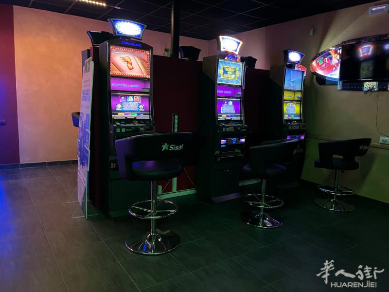 一个老虎机店出售，去年aggio13万，350平方房租1850，现在没人管理优惠