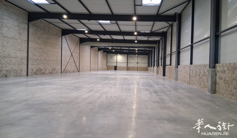 Bâtiment d\\\'activité 6810m2 divisible a vendre au Blanc Mesnil
