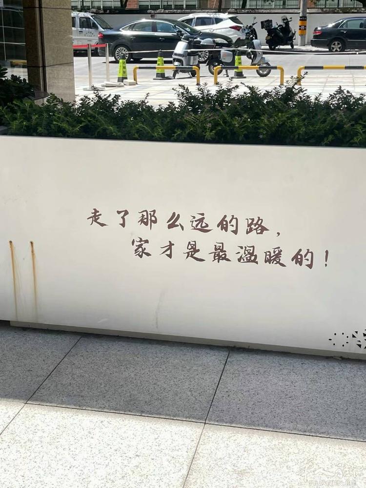 napoli附近百货店诚聘店员一名男女都可以，要求有经验会基本语言，待遇优，月休