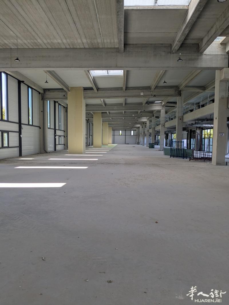 Bâtiment d activité neuf  avec 8 mètres de hauteur sous poutre a Bobigny