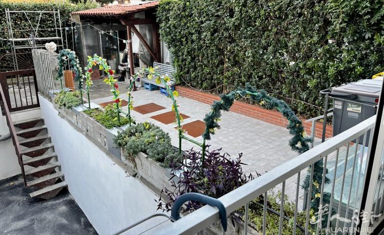 🏡 卓越居住空间 · 带宽敞户外庭院与车库的精致公寓 — 意大利托斯卡纳 ·