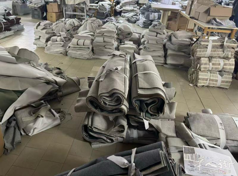 Forli 沙发工厂诚聘车工数名.车工帮工数名、货源充足.备居留. 联系电话32