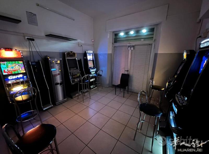 Arezzo 出售酒吧带老虎机  私人电话☎️：339 5793382   Ba