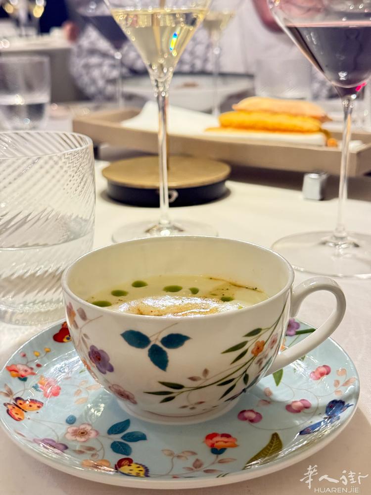 BERGAMO招牌美甲学徒 手把手教 店里环境舒服 上手机会很多 住家近 待遇优