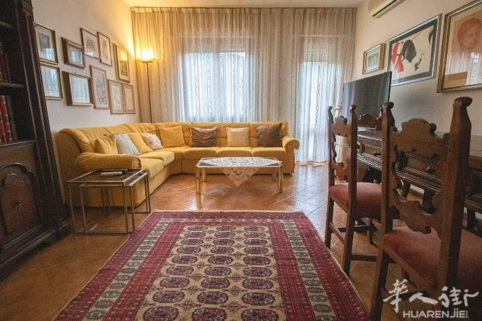 出售San Paolo 4楼带电梯140平米公寓，带车库35平米 ​2大卧1小卧