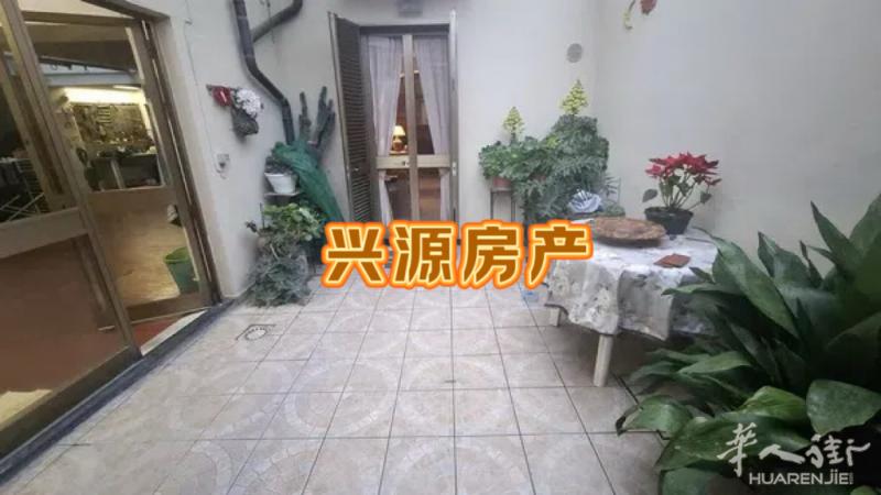 Prato 附近的 Agliana出售； 宽敞的独立联排别墅，带110平方米的工