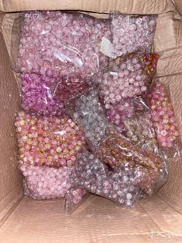 清仓出琉璃珠子 有孔的 可以做手链项链挂件之类的 颜色很多 不止图里这些 爆珠更