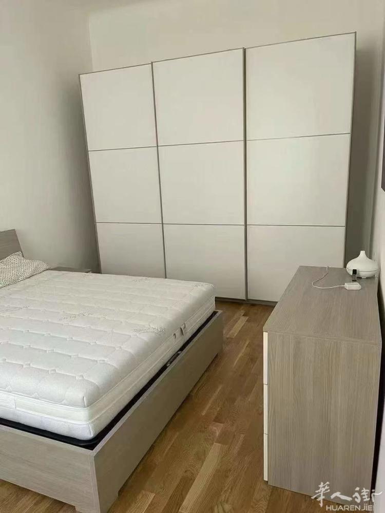 微信milanzufang001 华人街主街精装一室一厅。2🈷️1号起租。正规
