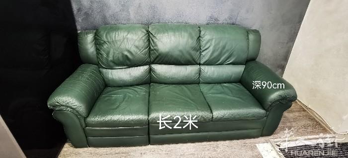 都灵市内大卖散出真皮沙发，长2米，深度90cm，9成新颜色好看，坐垫和靠背都很软
