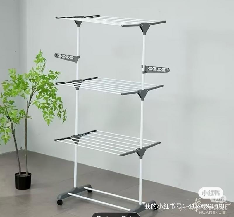 全新晾衣架，25欧，自取