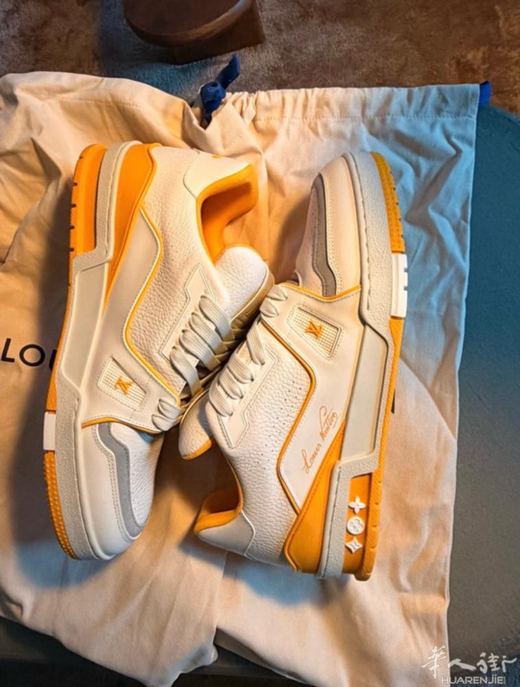 出双全新的lv trainer 43码 巴黎面交
