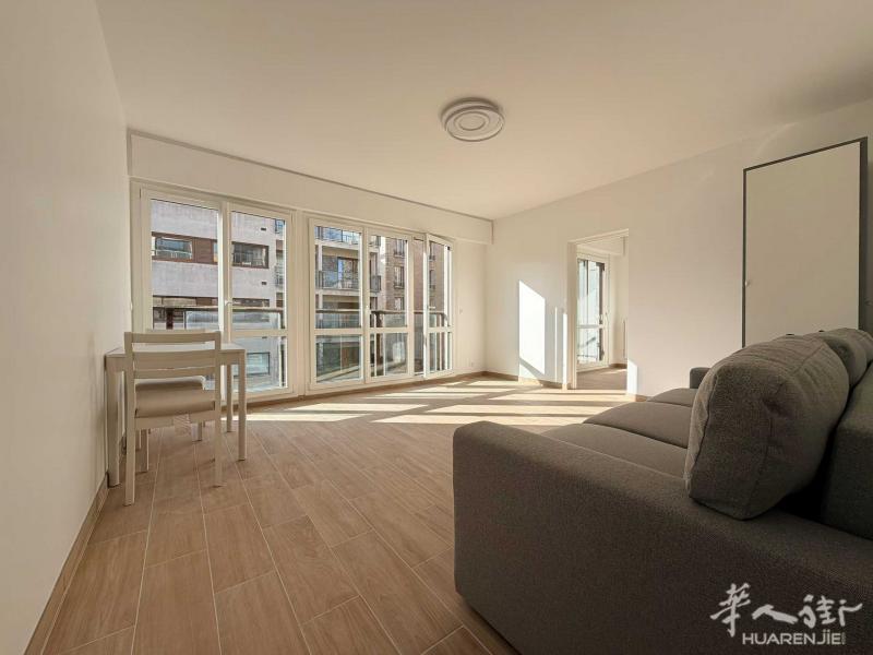 92 Neuilly-sur-Seine 近地铁集中供暖46平一室一厅带阳台电梯外租（带停车入位）