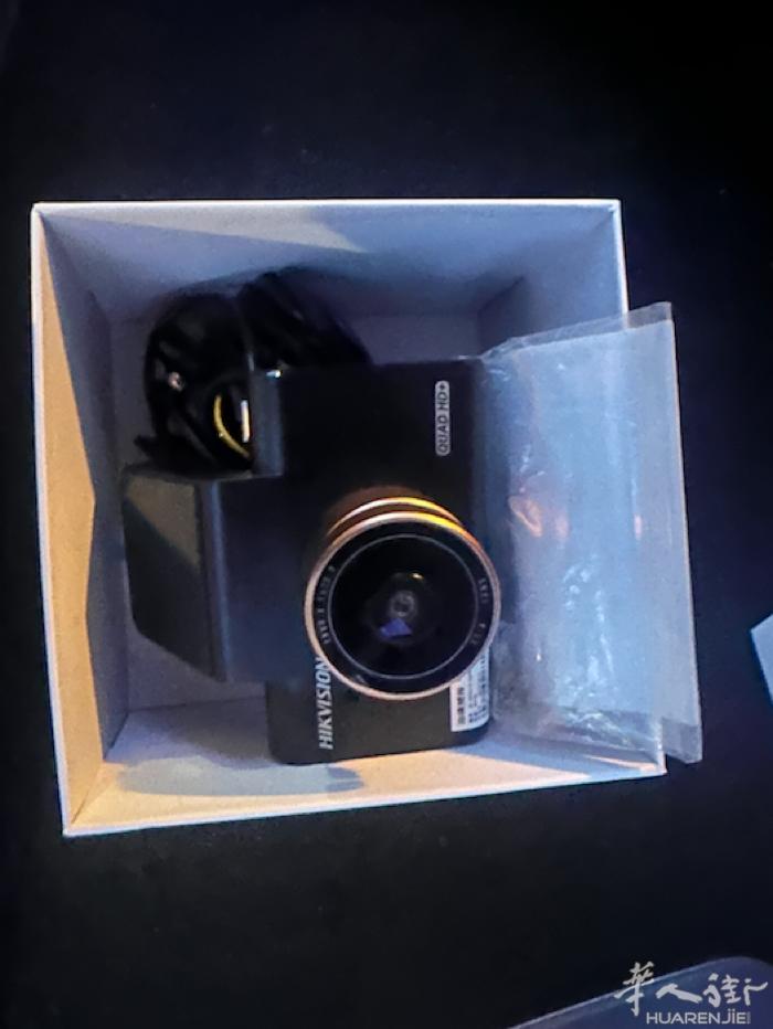 出全新海康 c6pro 行车记录仪和全新的酷态科 15ultra 充电宝