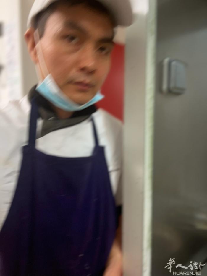 此人江西南昌人，姓陈，来法国2-3年，和我是同事，在工作中时常和我找事，做工斤斤
