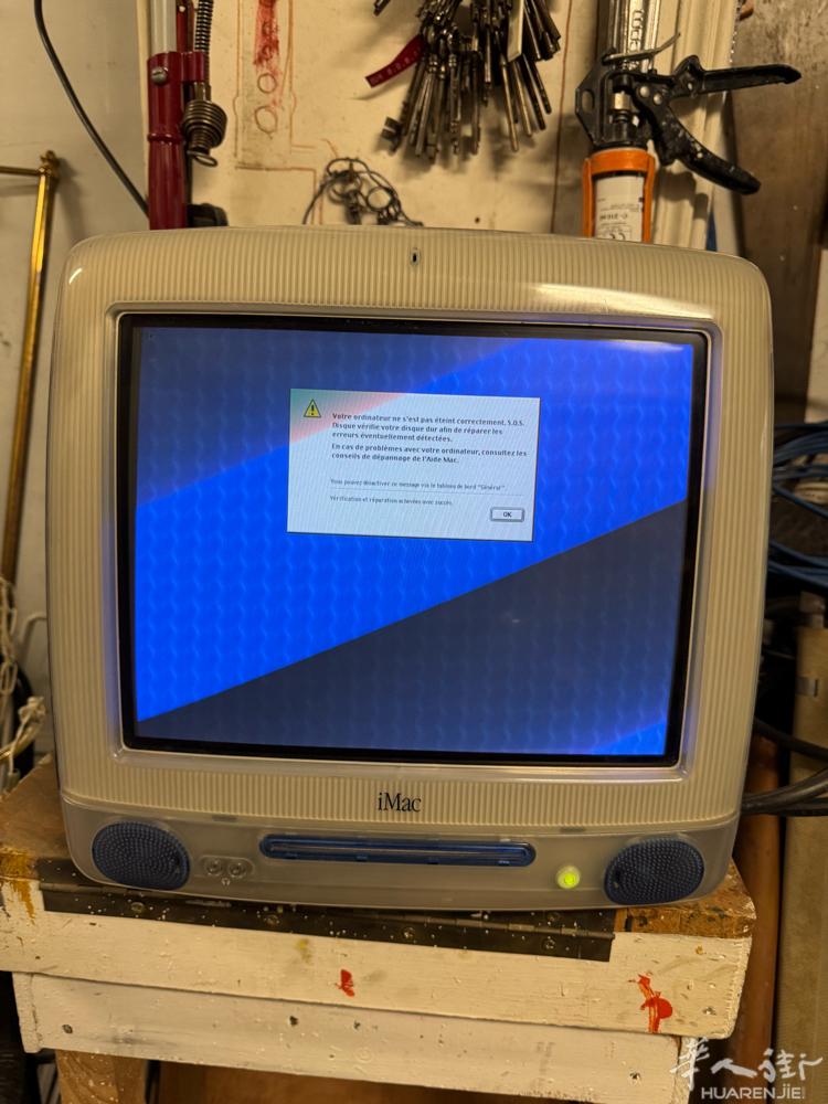 苹果 iMac G3 经典蓝半透明一体机，复古神物！ 能正常点亮开机，成色完好，