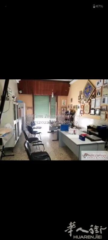 Palermo出售独立小楼  一栋约 900 平方米的独立小楼，共三层，坐落在该