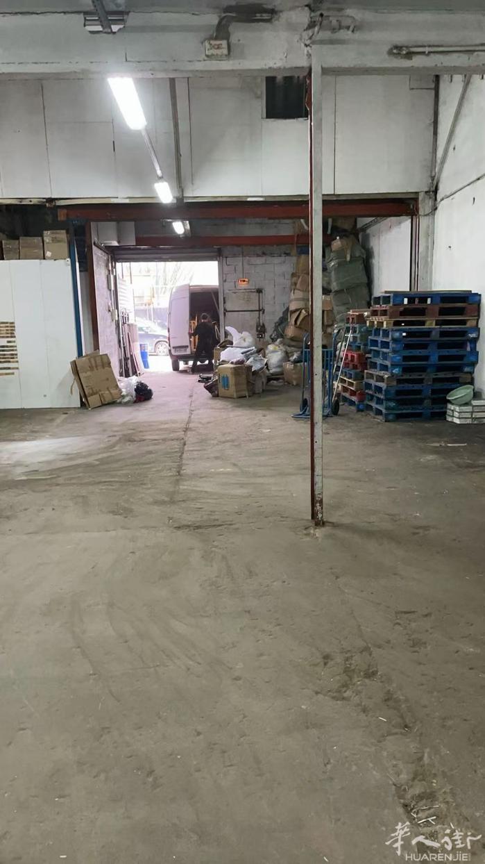 仓库出租PANTIN 240M2 CIFA2.5公里 卸货方便 地址：154 R