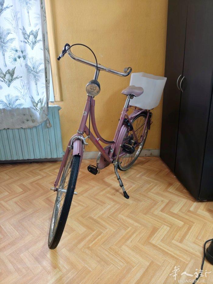 出售旧荷兰牌自行车，有发票，地址在波尔多。不是在巴黎，价格50欧元