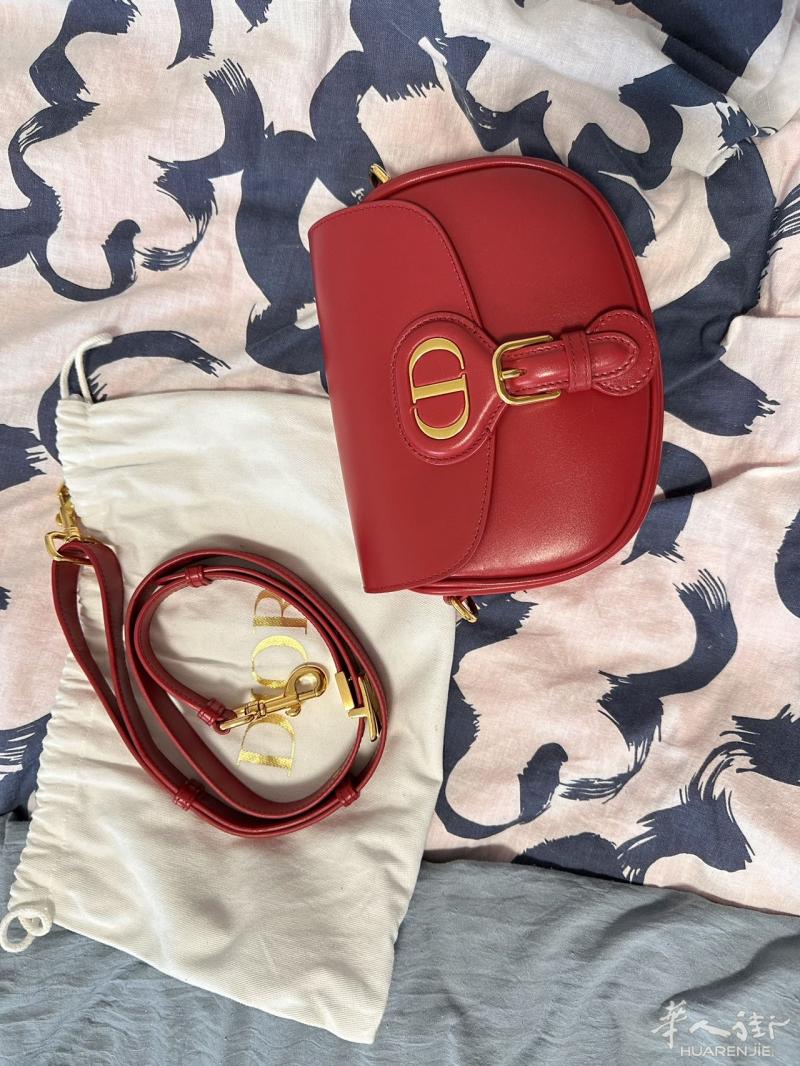 出一只DIOR 红色小号Bobby，发票找不到了但
