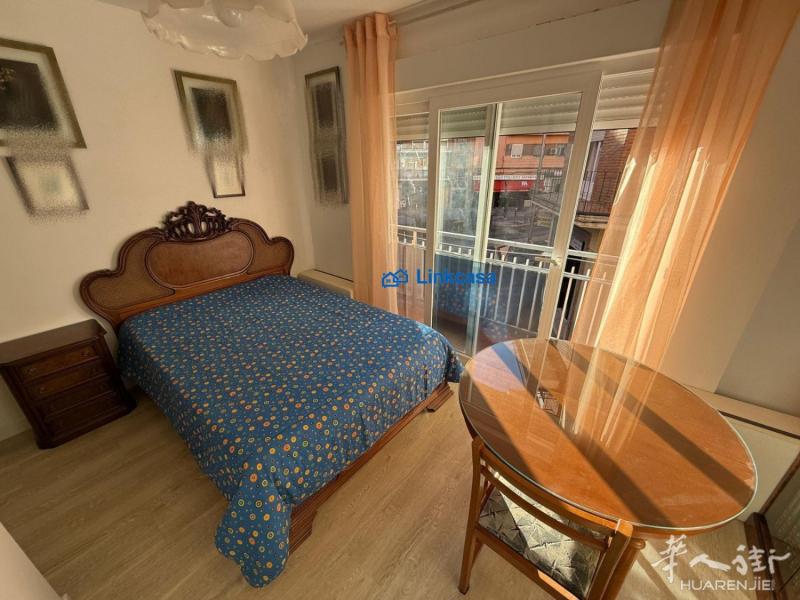 这套房子在vista alegre,calle jabiru，非常好的位置,精装修,90平，三房一厅一一厨，有电梯,39万5 📞630835189