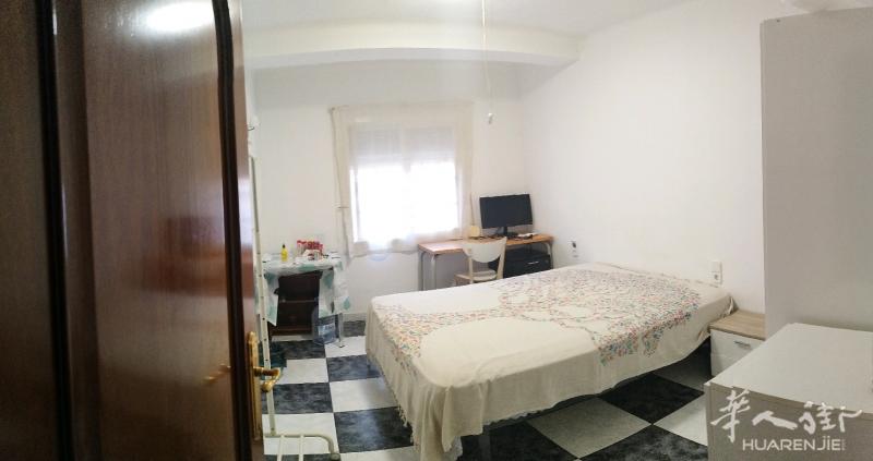 巴塞罗那sant adria de besos 区分出租2个阳光大床房，一个房间