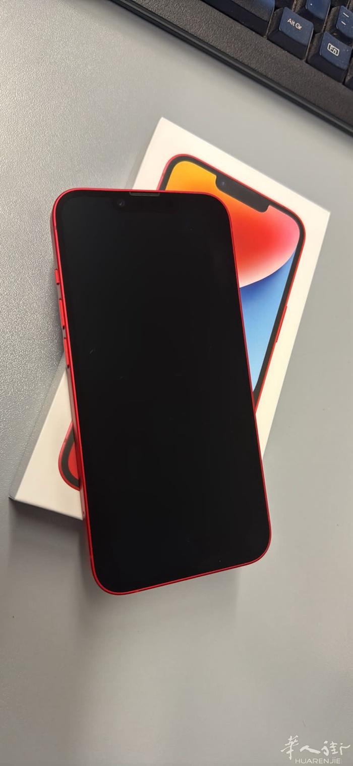 出售 iPhone 14 256GB 红色，电池健康度91%，屏幕有轻微划痕，功