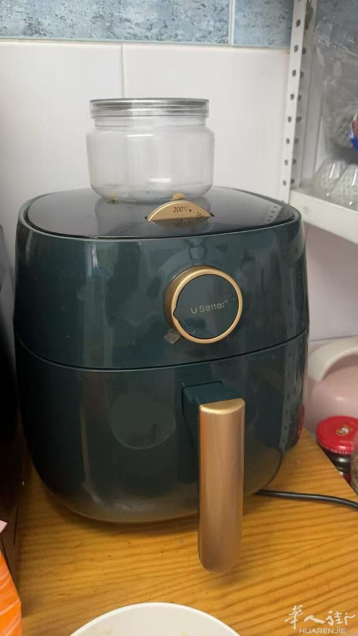 闲置空气炸锅，有使用痕迹，10欧元便宜出，仓库区或者getafe可以交易