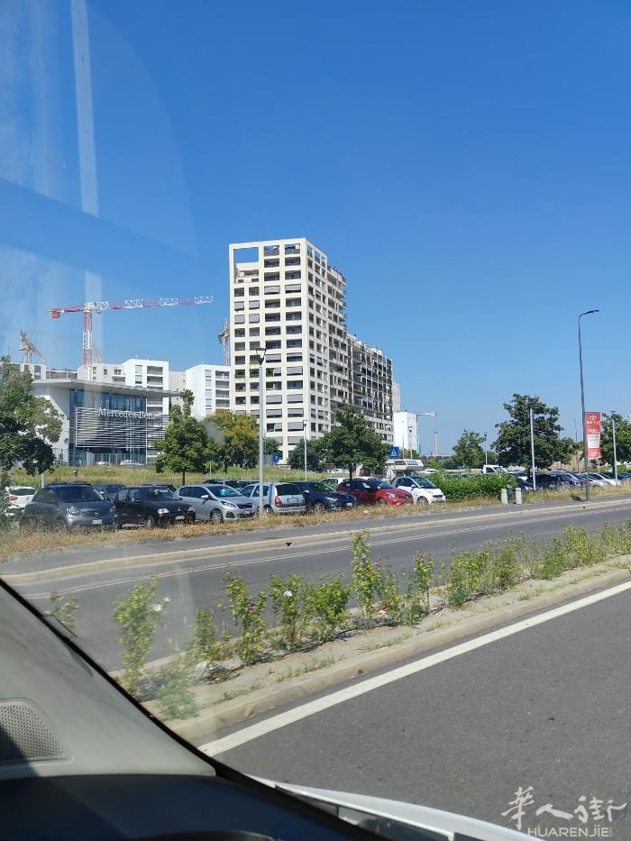 别墅住家和工厂转让在家🈶300平方，工厂🈶400平方，价格46万，在PADO