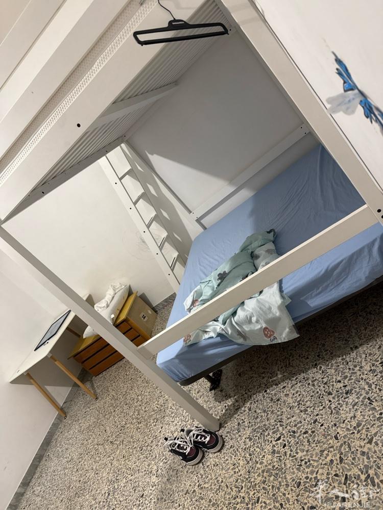普拉托，罗马路教堂💒边，大房间搭铺☎️3889999433