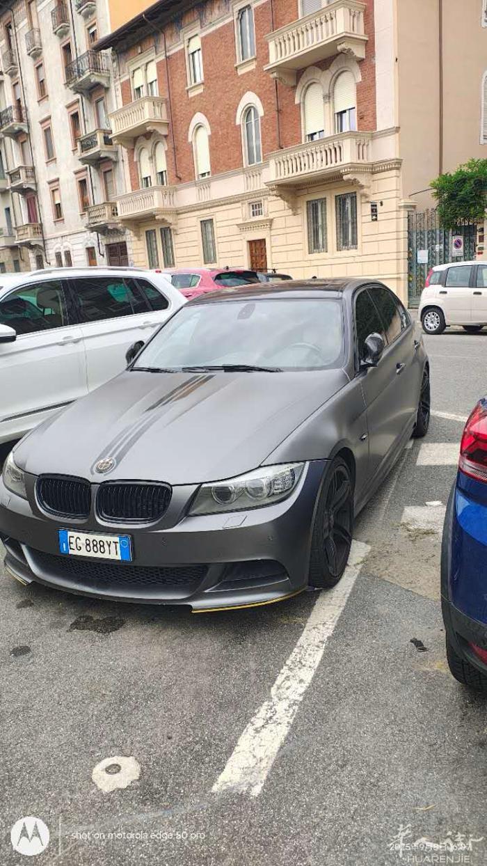 罗马市内 2011年宝马 320d sportivo，13多万里程 精致保养 独